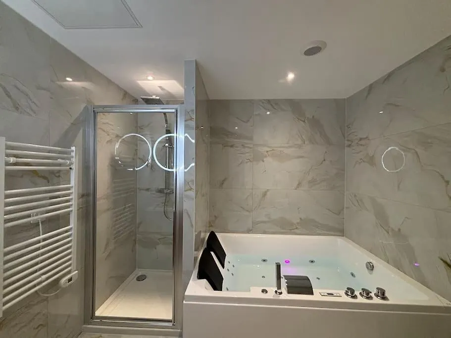 公寓 La Bulle Roanne Centre-Ville - Jaccuzi & Clim