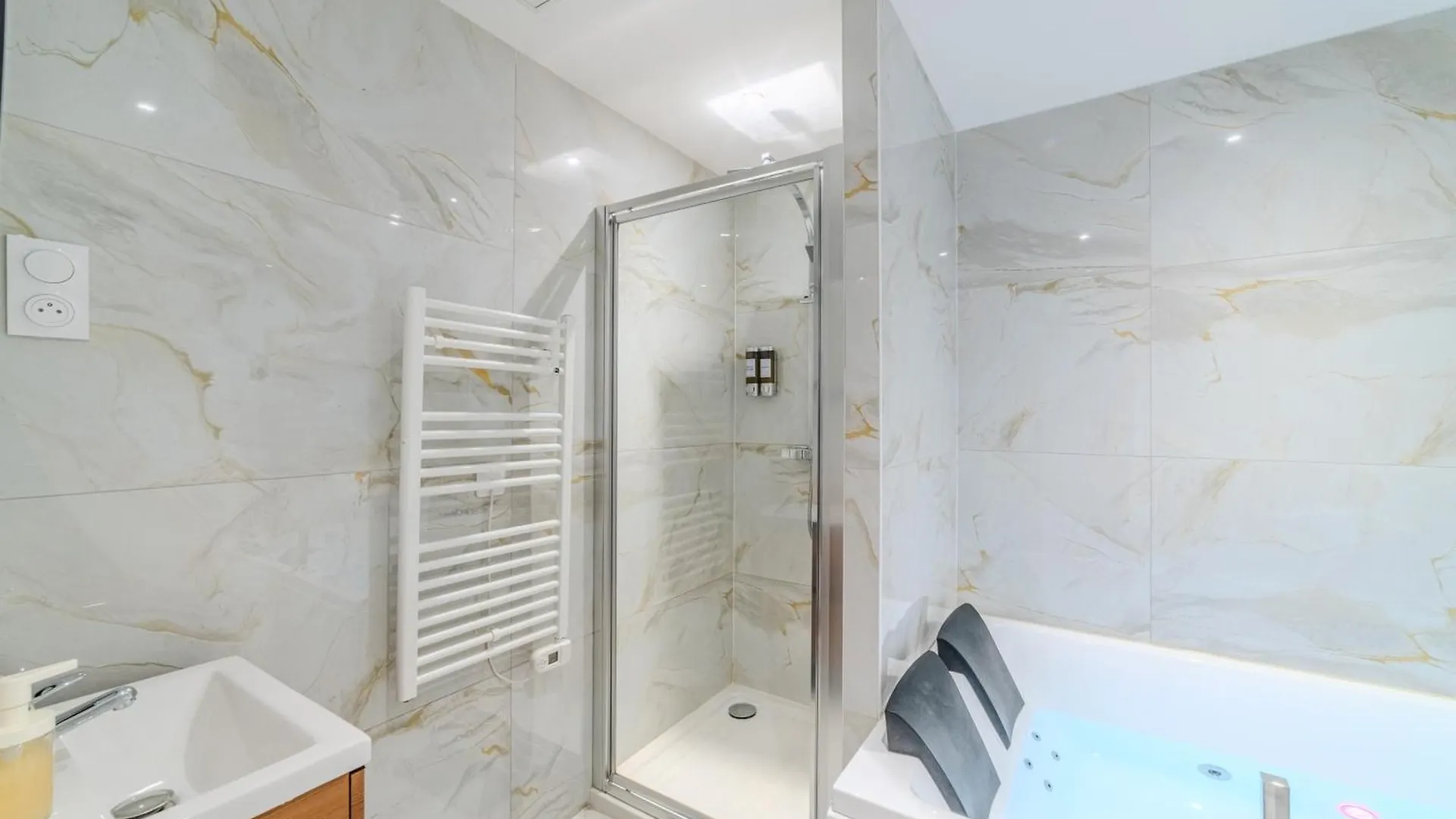La Bulle Roanne Centre-Ville - Jaccuzi & Clim
